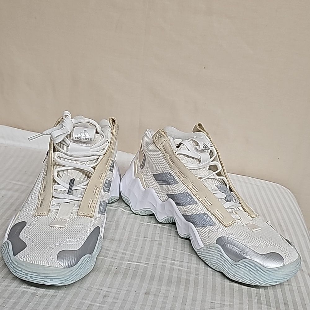 adidas Women's Sneakers in Cream and Silver